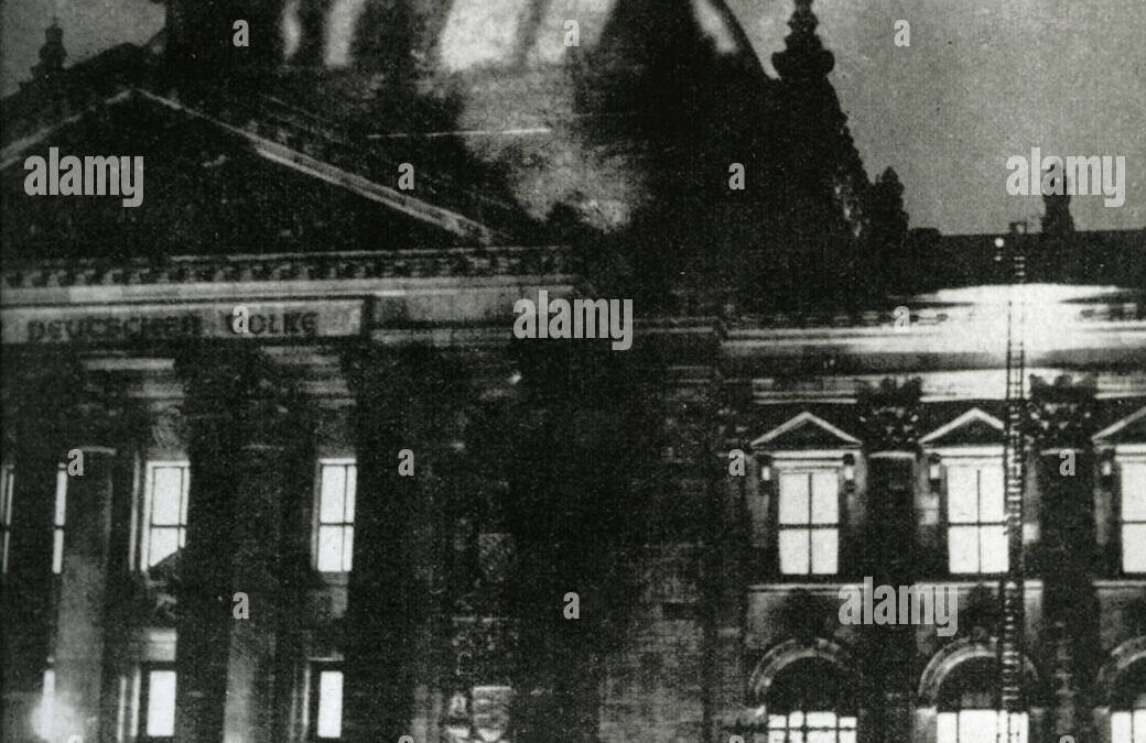 reichstag-fire-in-berlin-on-27-february-1933-BNYC67